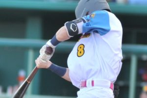 Flying Chanclas Win Third Straight to Start Season